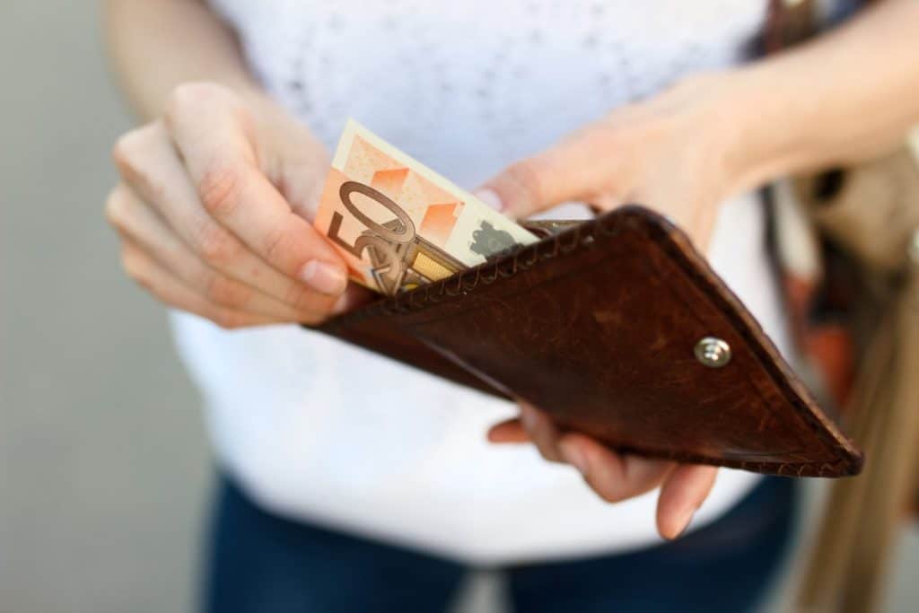 Kako uporabljati kreditno kartico brez zadolževanja