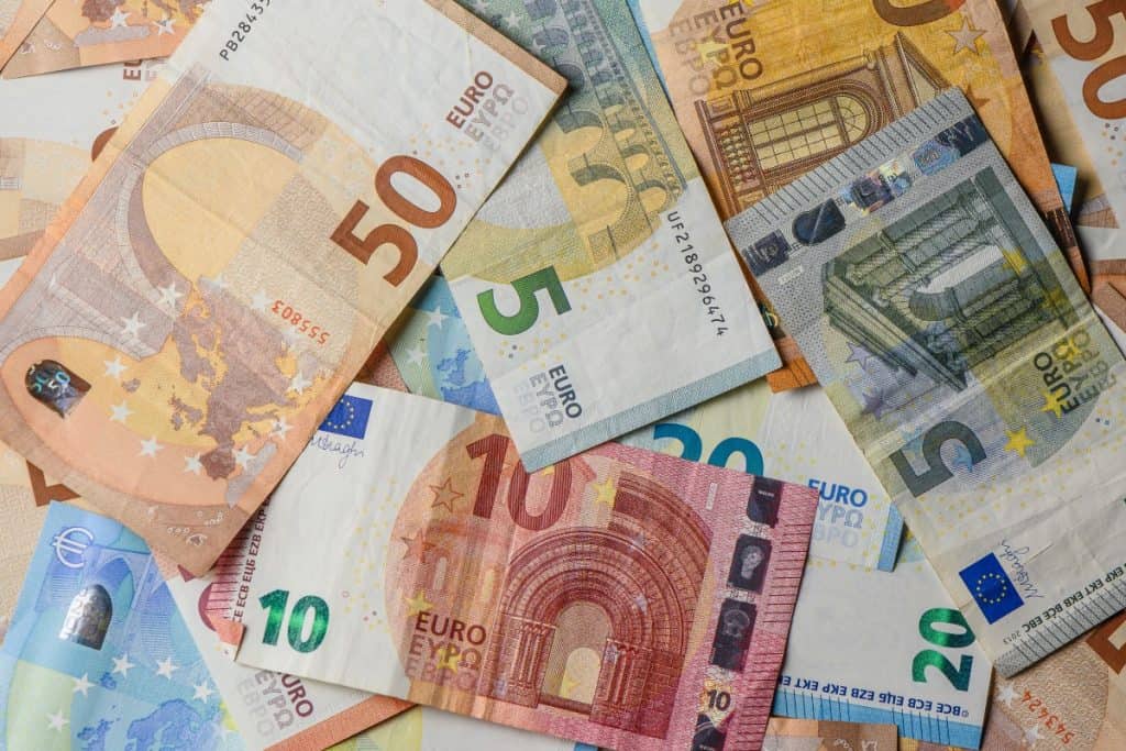 Pomen bančne varnosti pri spletnih transakcijah Pomen bančne varnosti pri spletnih transakcijah